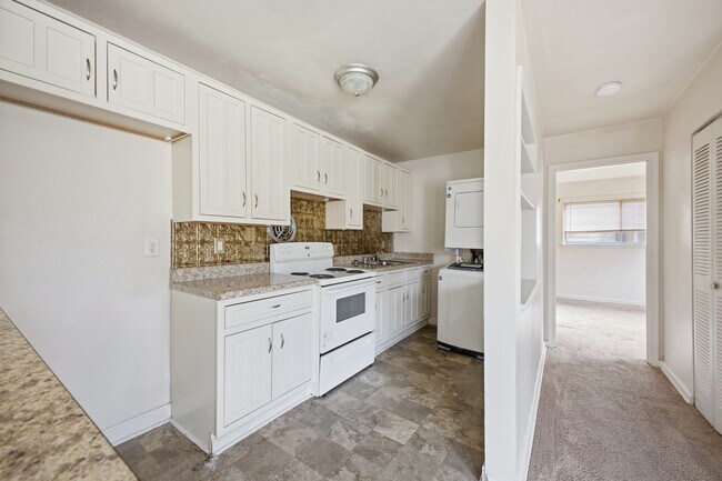 Building Photo - The Greenbrier Apartments
