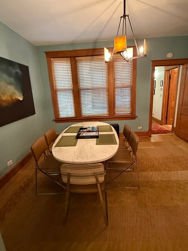 Building Photo - 2134 N Damen Ave