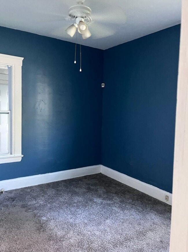 Building Photo - 728 E 93rd St