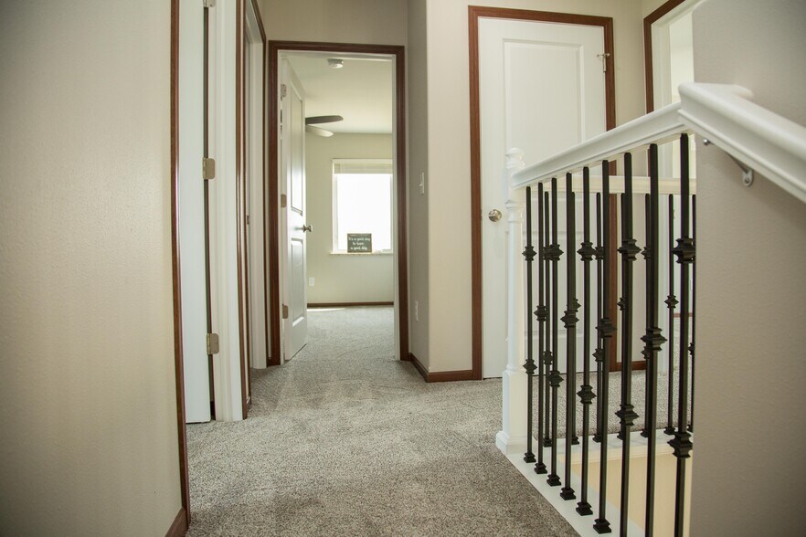 Building Photo - 6333 Pawnee Ln