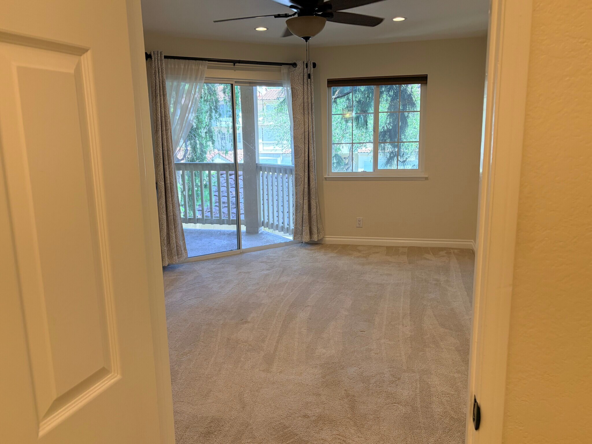 Building Photo - 653 Oak Run Trl