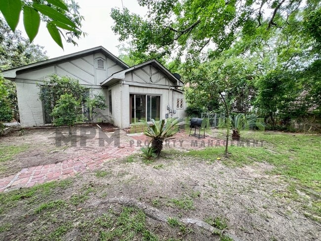 Building Photo - 2511 Blossom St