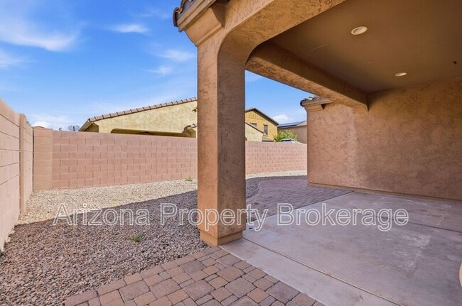 Building Photo - 824 E Jacob St