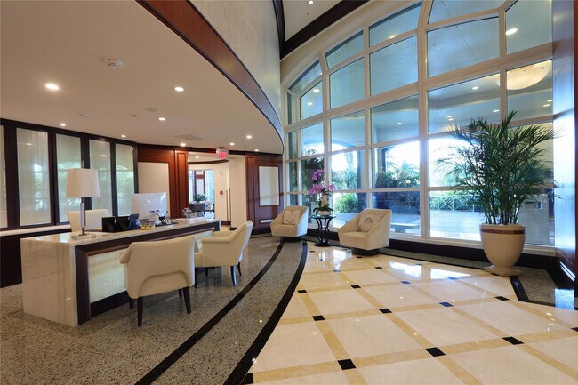 Building Photo - 411 N New River Dr E