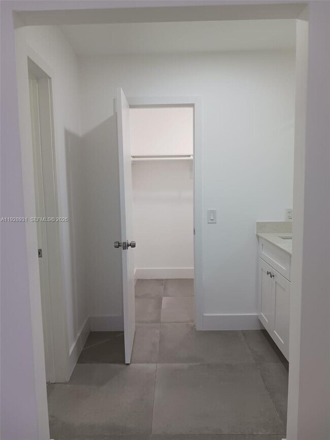 Building Photo - 9228 SW 37th St