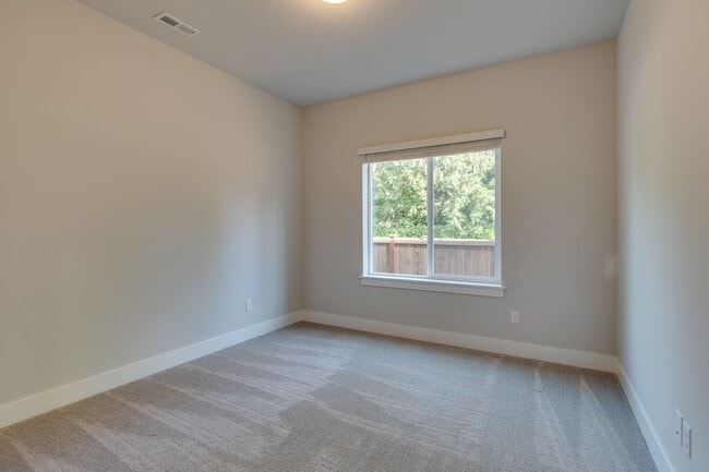 Building Photo - Seattle Hill Road Area Beautiful 5 Bedroom...