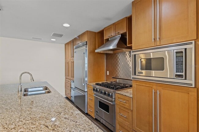 Building Photo - 1208 E Kennedy Blvd