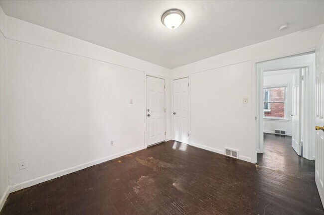 Building Photo - 3 bedroom bungalow - $1250