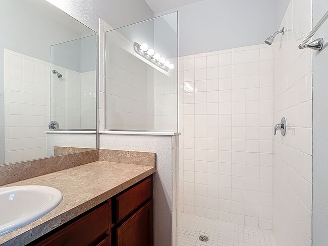 Building Photo - Townhouse For Lease in Saint Cloud