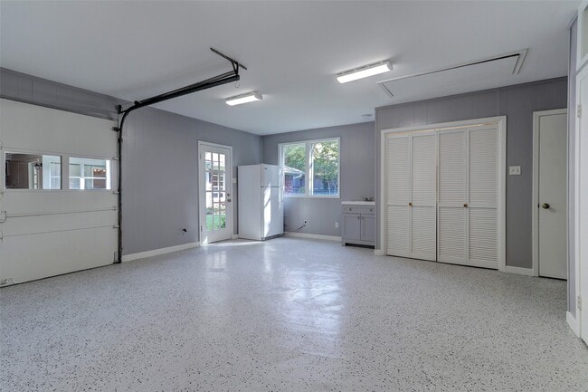 Building Photo - 4515 Oakshire Dr