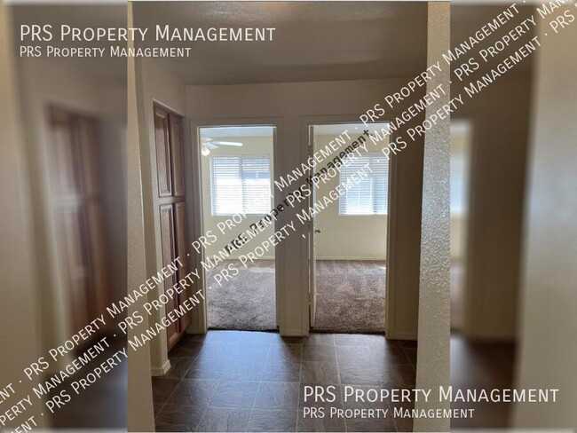 Building Photo - 818 W Silver Creek Rd