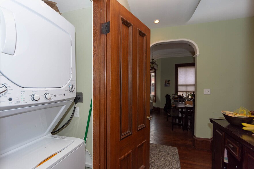 Building Photo - 12 Worthington St