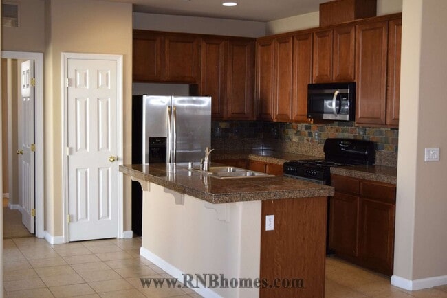 Building Photo - 1345 Incline Dr