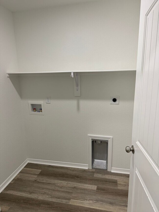 Building Photo - Pre-Leasing Available — Spacious 4-Bedroom, 2-Bath Home in Benton | Coming Soon!