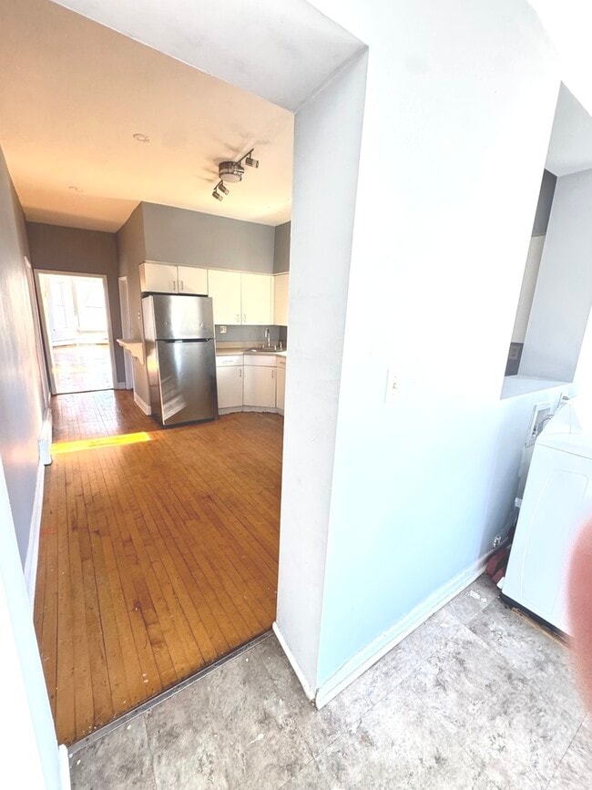 Building Photo - 511 N Taylor Ave