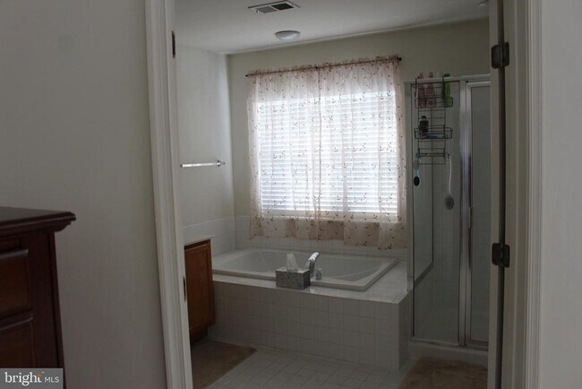 Building Photo - 7337 Oldham Leeds Way