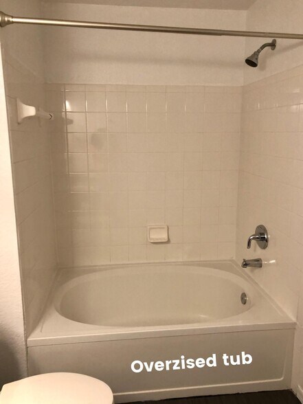 Building Photo - 4200 Summer Landing Dr