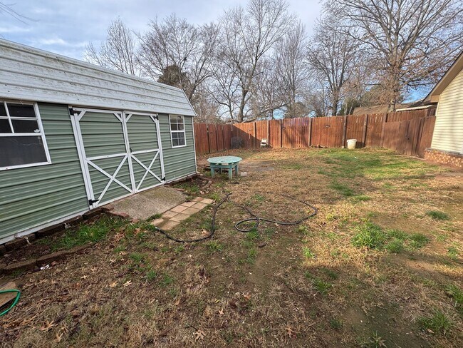Building Photo - 3 BEDROOM  2 BATH 2 CAR GARAGE SITTING ON A CORNER LOT.  FEATURES INCLUDE: WASHER & DRYER HOOKUPS...