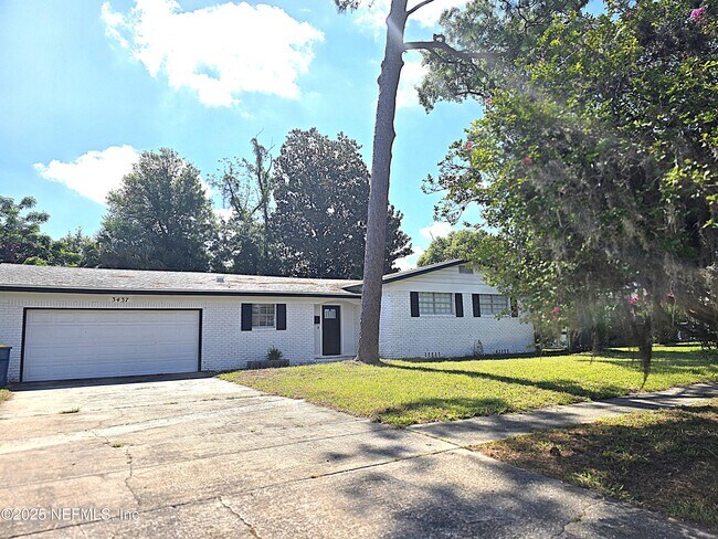 Primary Photo - 3437 Lenczyk Dr W