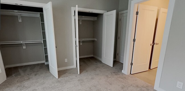 Building Photo - Room in Townhome on Gregg St