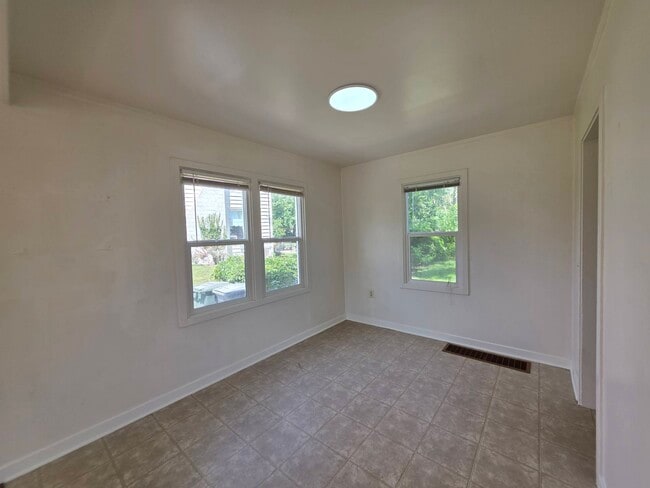 Building Photo - 1206 Putnam St