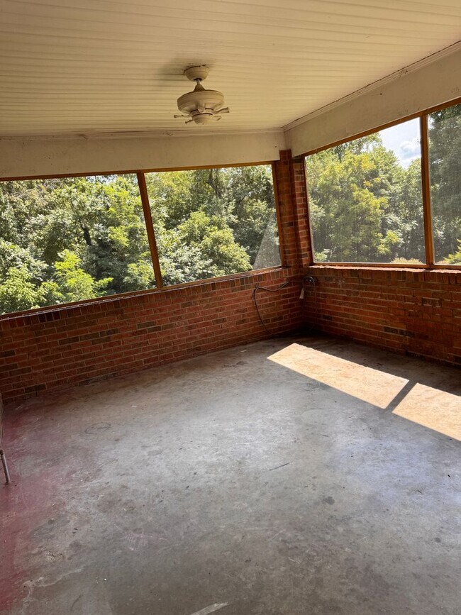 Building Photo - 104 Westburg Dr