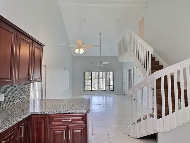 Building Photo - 2652 Riverside Dr