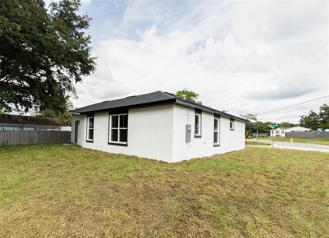 Building Photo - 200 Bridle Path