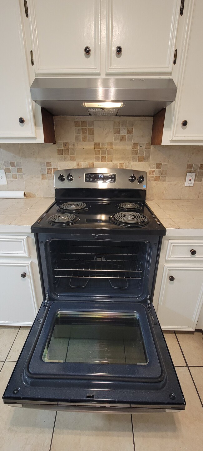 Building Photo - 5244 Larcade Dr