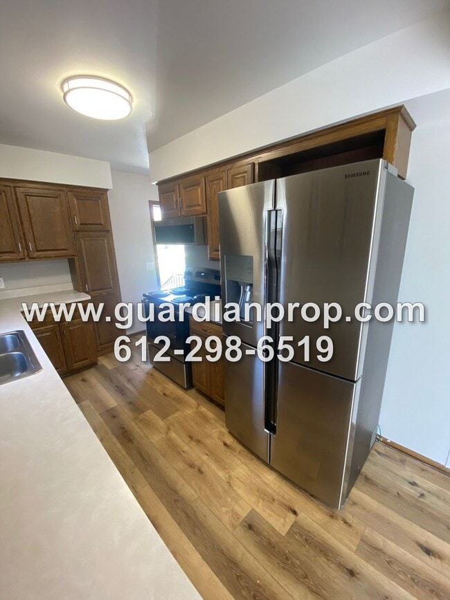 Building Photo - House Available September 1 in Mounds View...