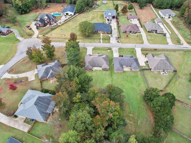 Building Photo - Welcome home to this beautifully updated 4-bedroom, 3-bath home located in the desirable Harvest,...