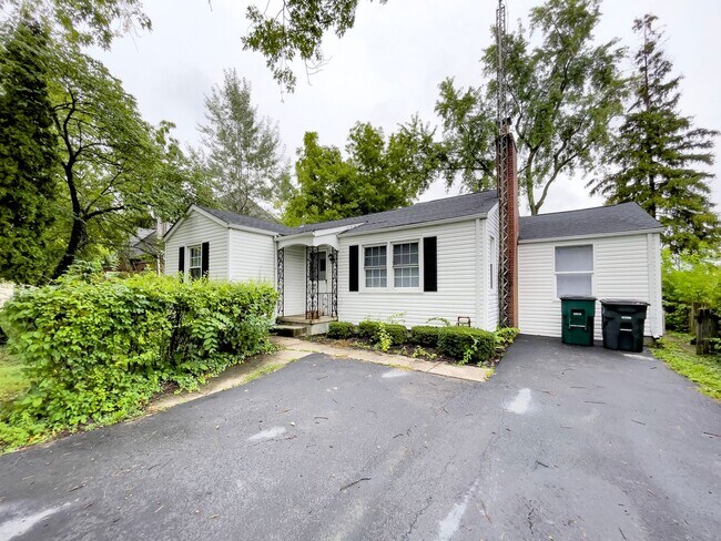 Building Photo - PRELEASING for AUGUST! Walk to Ball State! Bright 4BR Home with Fireplace