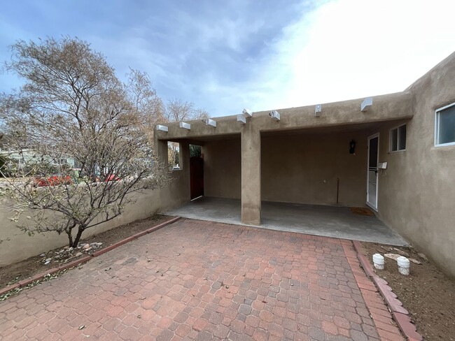 Building Photo - 3 Bedroom Single Story Home Available Near...