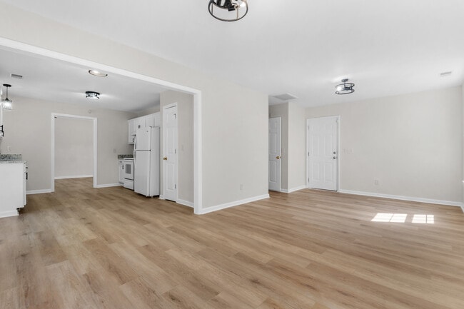 Building Photo - 109 Summer Vale Dr
