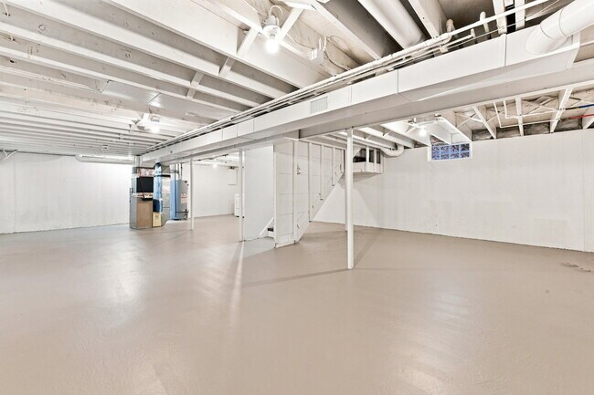 Building Photo - 22529 Tuscany Ave