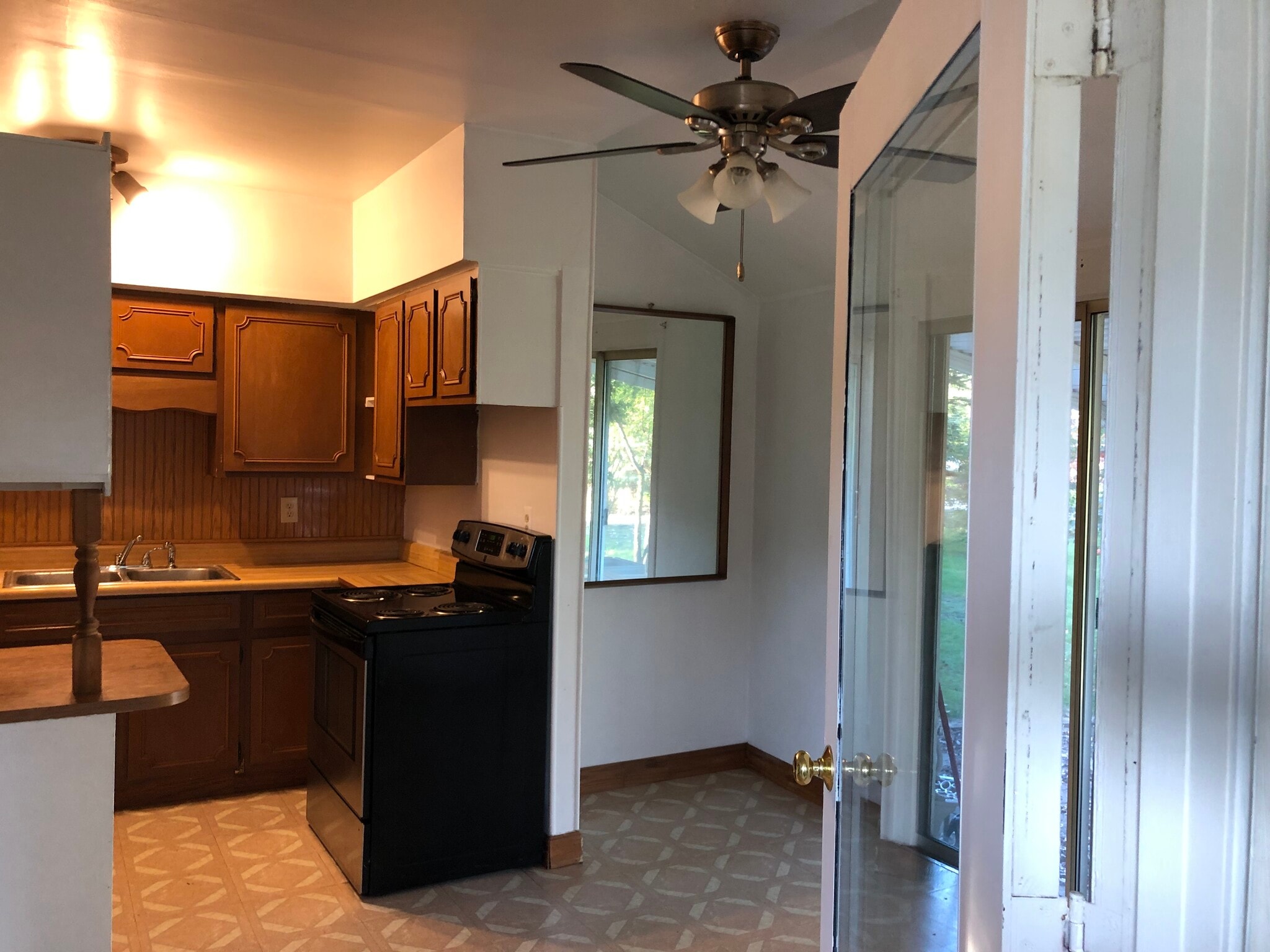 Kitchen - 4872 Byron Dr