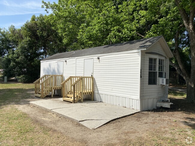 Building Photo - 9588 NE Jacksonville Rd