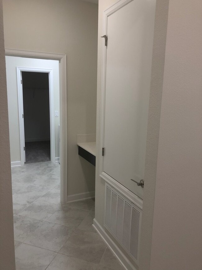 Building Photo - Lakefront Single Story 3/2 Home  FREE wash...