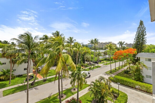 Building Photo - 575 Crandon Blvd