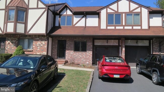 Primary Photo - 4 Boleyn Ct