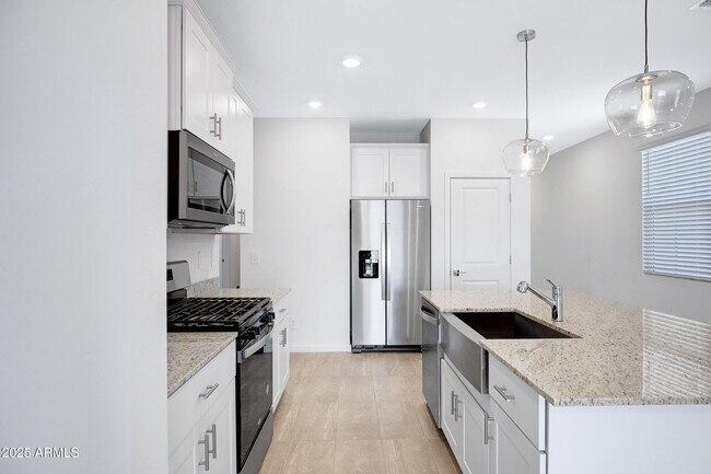 Building Photo - 30450 Sage St