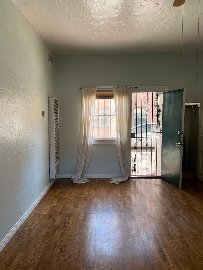 Building Photo - 6089 Cashio St