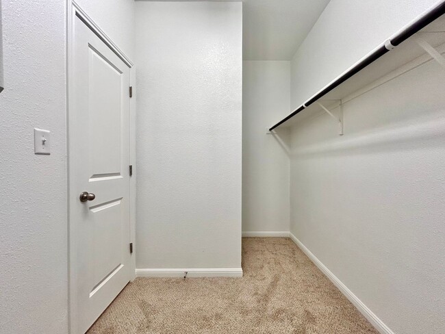 Building Photo - 202 Elm Br Trl