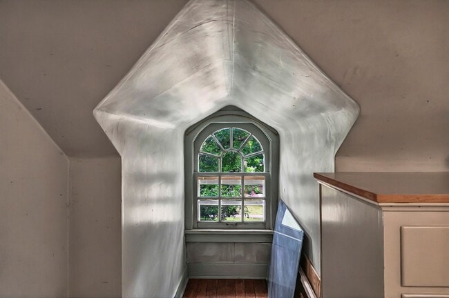 Building Photo - Move In Ready! 5 bedroom 3.5 bath near Was...