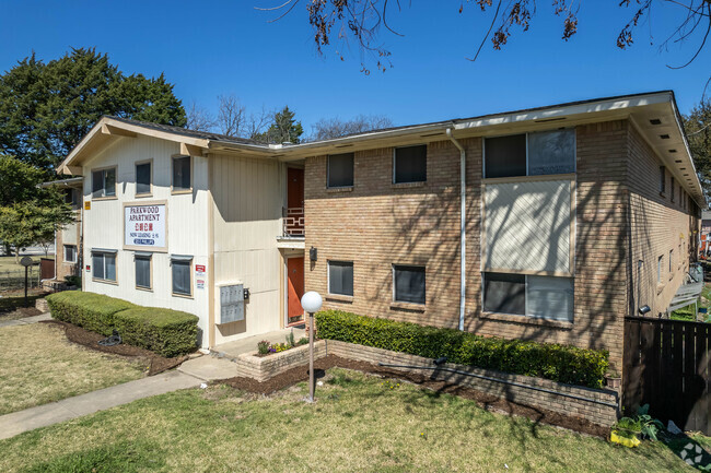 Primary Photo - Parkwood Apartments