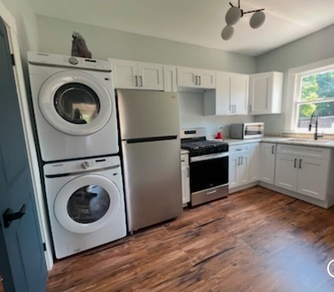 Building Photo - 713 Baldwin St