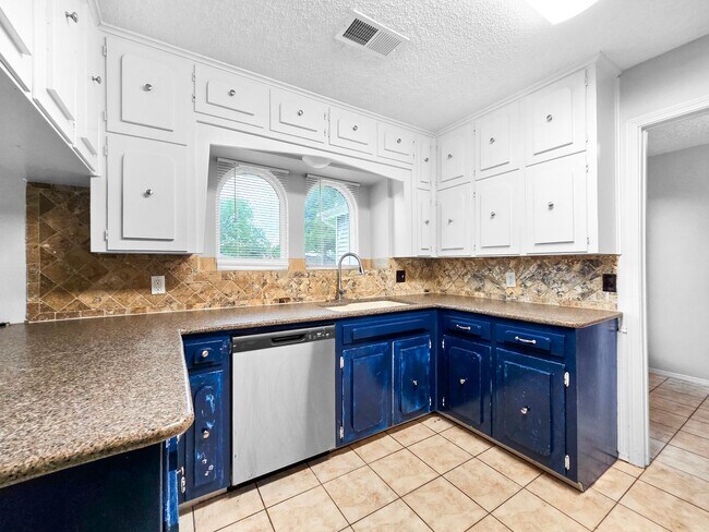 Building Photo - Coming Soon! 4 BR/2BA | Newly Renovated Single Family Home | 1-Car Garage Parking | Covered Patio...