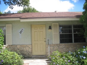 Building Photo - 3921 Wilshire St