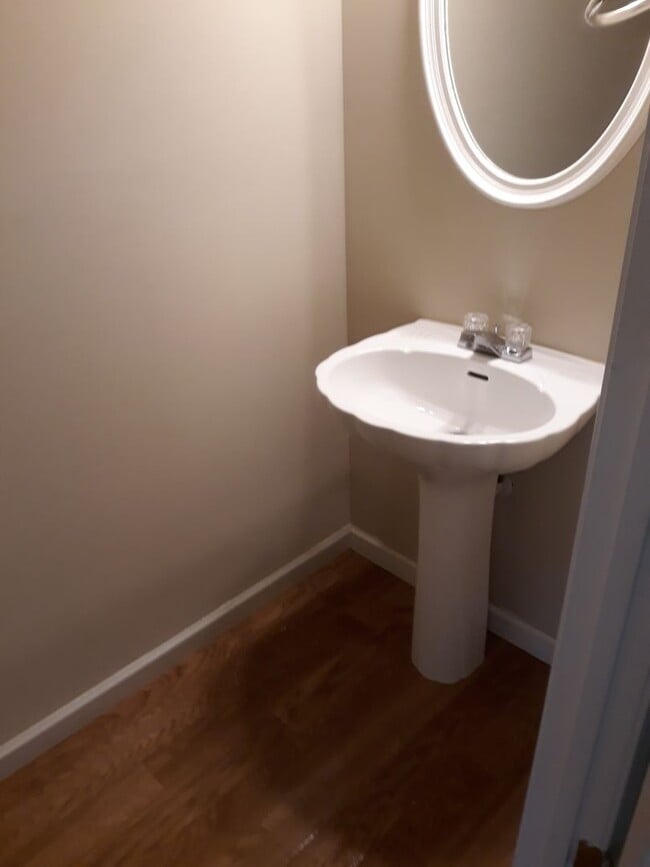 Building Photo - Townhome For Rent! Move In Ready Spacious 2 Bedroom Conveniently Located!!!