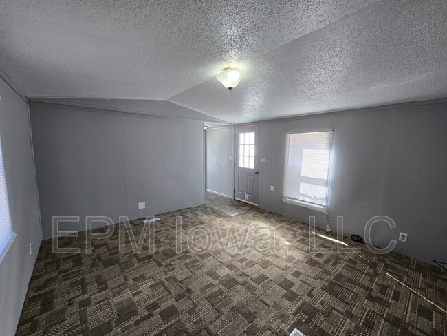 Building Photo - 700 W Ridgeway Ave
